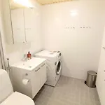 Huoneisto Spacious For 5 With Sauna